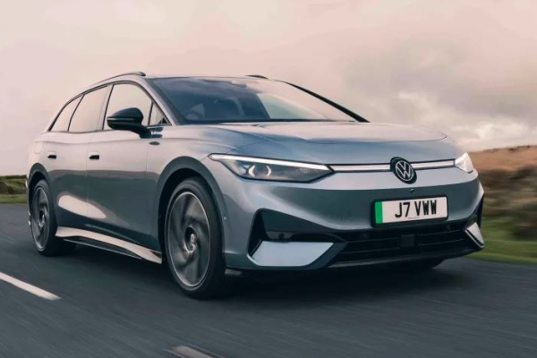Dienos automobilio pasiūlymas: itin elegantiškas „Volkswagen ID.7 Tourer“ už 274 svarus sterlingų per mėnesį.